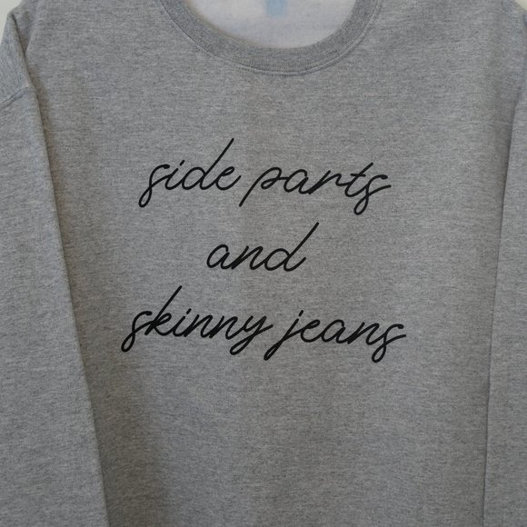 NEW! Crew neck sweatshirt - Picture 3 of 9